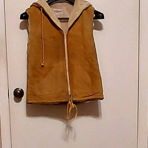 Dawns Fashions Womans  Suede Vest  Fur like lining  Sz 7 1 Flaw Tan Suede - Picture 9 of 9